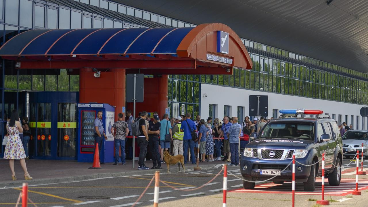 Moldova'da ülkeye alınmayan şüpheli havalimanında ateş açtı: 2 ölü