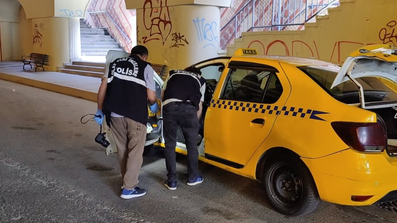 Zeytinburnu'nda taksi şoförü aracında ölü bulundu