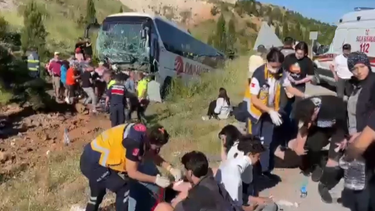 Eskişehir'de otobüs devrildi: 35 yolcu yaralı