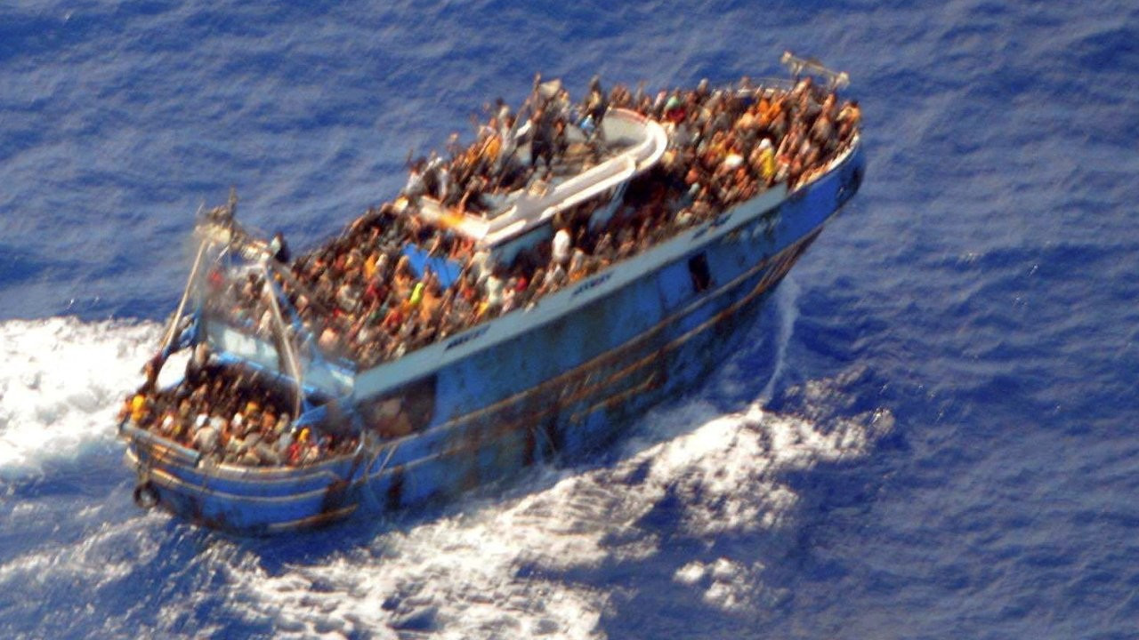 Mülteci teknesinden kurtulanlar anlattı: 'Medyaya konuşmayın' demişler