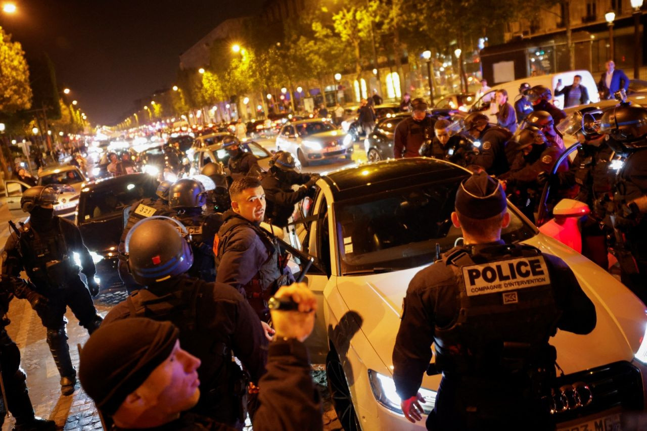 Fransa'da protestoların 5'inci günü: Bir gecede 700'ü aşkın gözaltı - Sayfa 2
