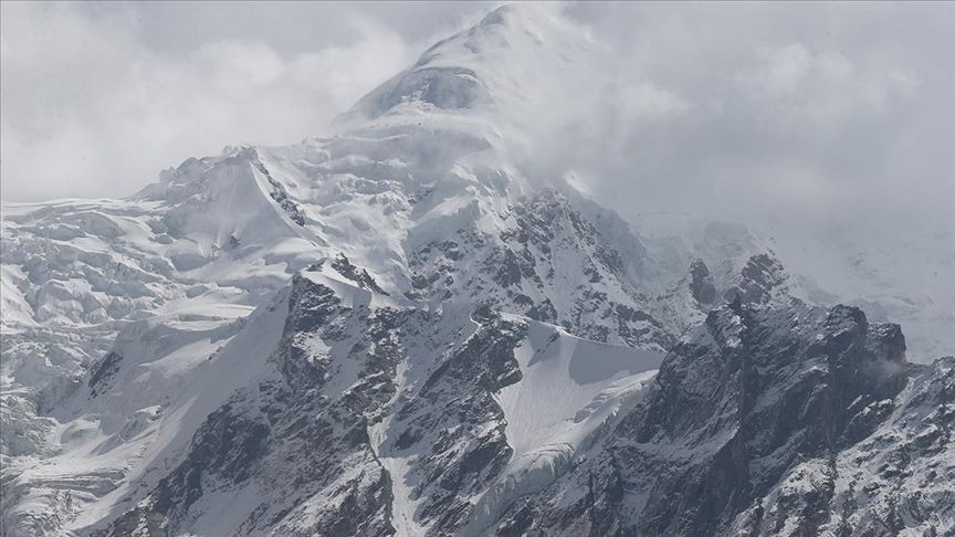 Pakistanlı dağcı kar körlüğü nedeniyle 'katil dağ'da mahsur kaldı - Sayfa 3