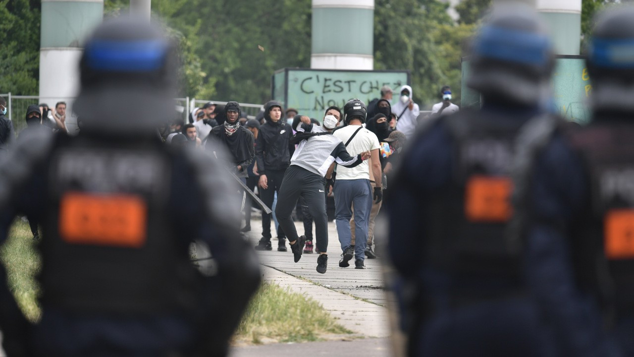'Utanç kampanyası': Fransa'da katil polise 1 milyon Euro bağış