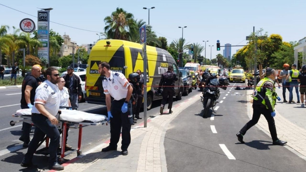 İsrail'de araç kalabalığın arasına daldı: 8 yaralı