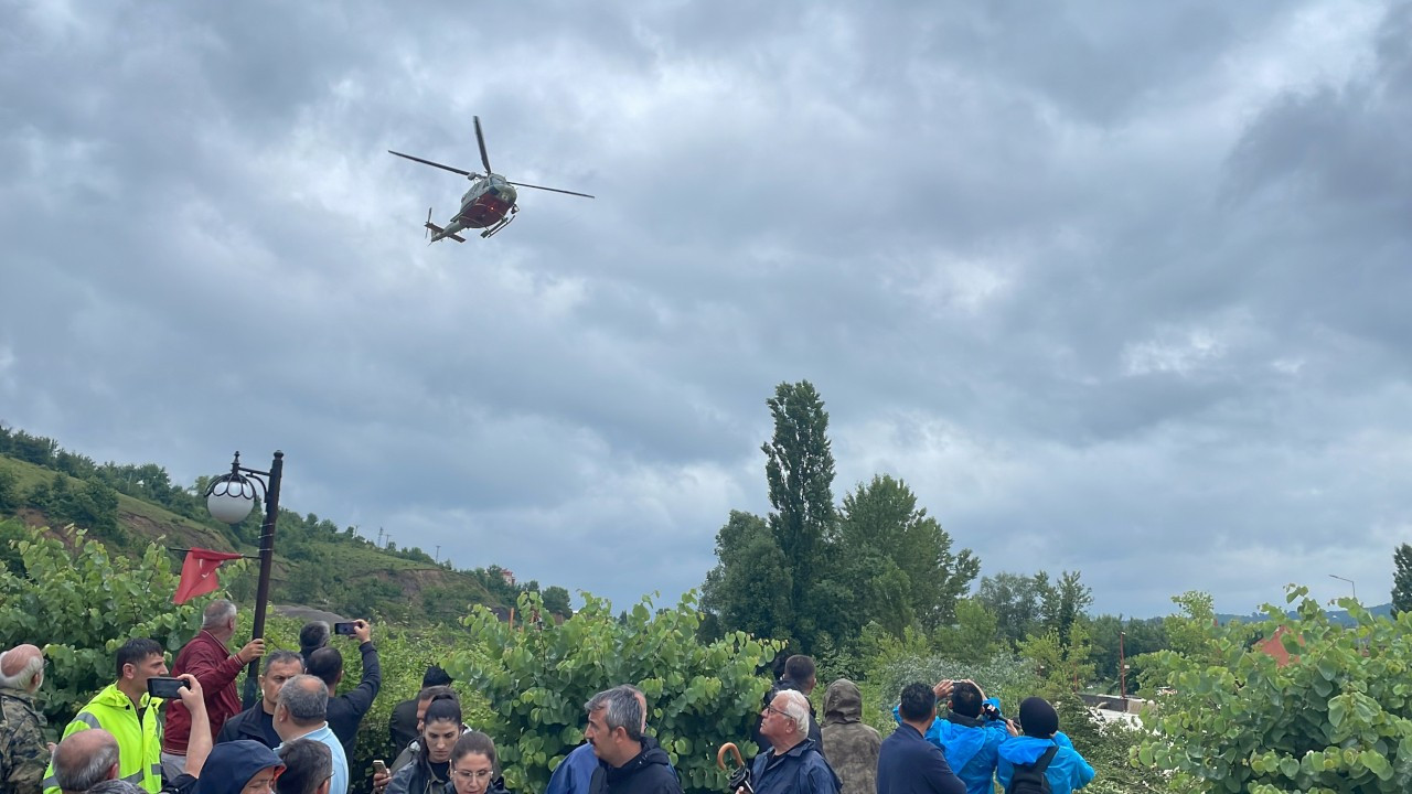 Bartın'da sel: Sanayide mahsur kalan işçiler helikopterle kurtarıldı