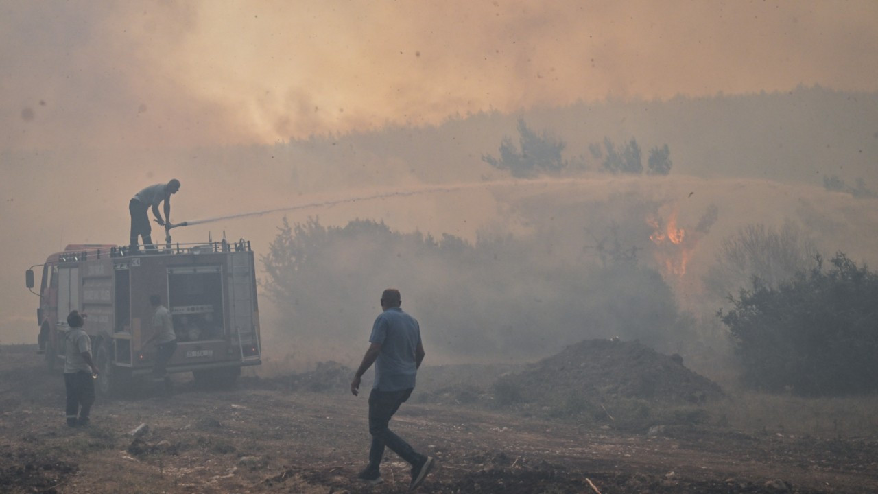 İzmir'deki ikinci orman yangını da 11 saat sonra kontrol altına alındı