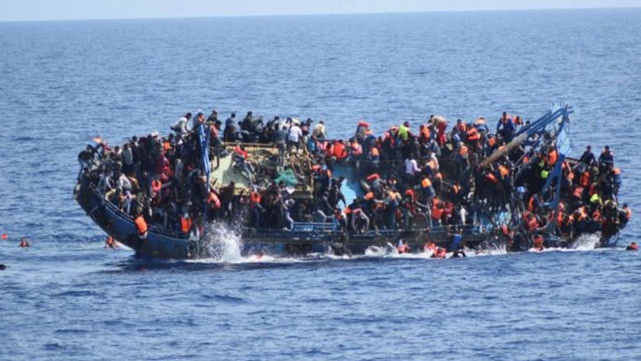 Atlas Okyanusu'nda mülteci teknesi alabora oldu: En az 60 ölü