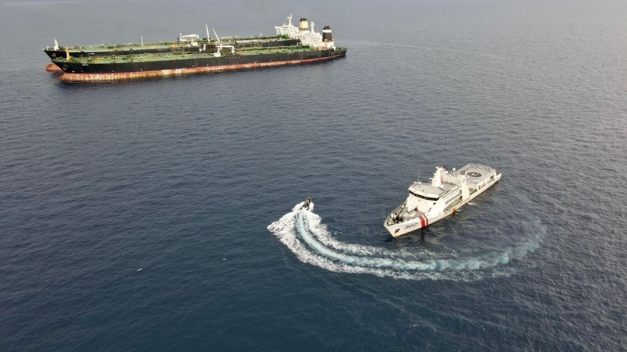 Endonezya, İran bandıralı petrol tankerine el koydu