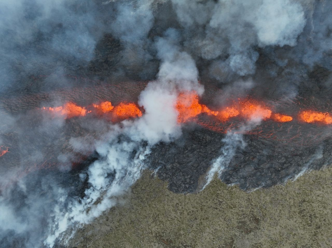 İzlanda'da yanardağ patladı, bölgeye erişim kısıtlandı - Sayfa 3
