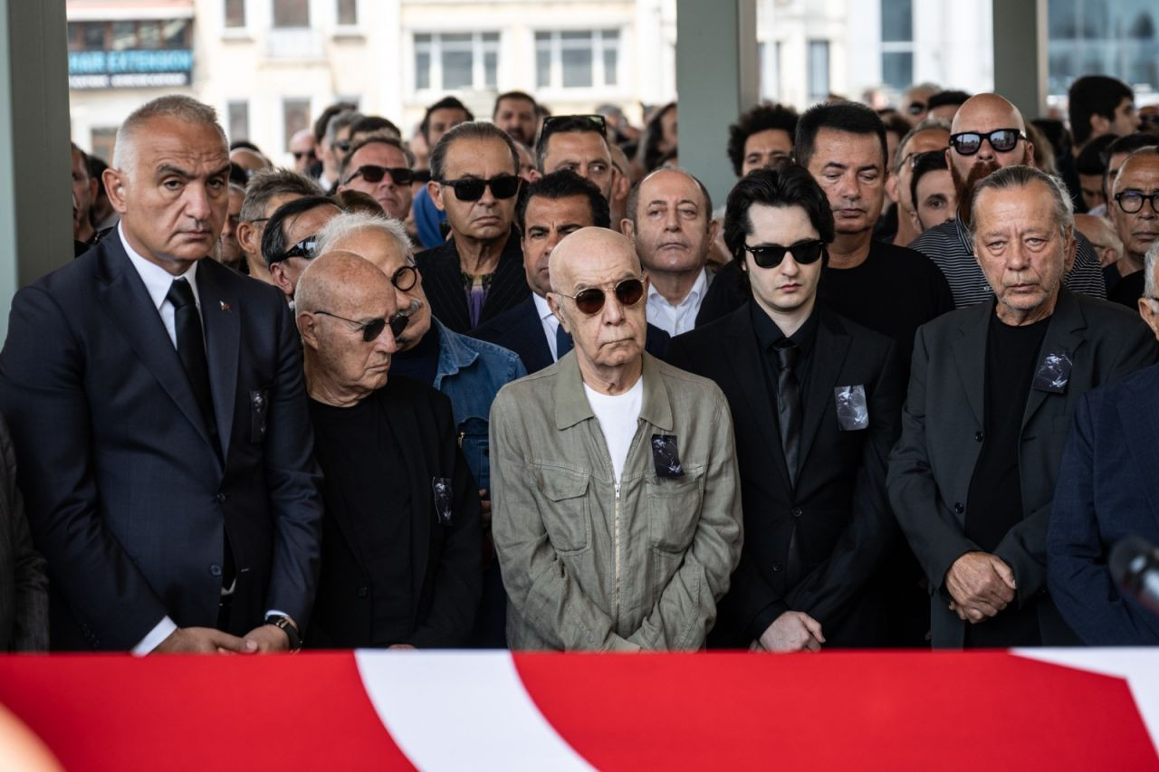 Özkan Uğur için Taksim Camisi'nde cenaze töreni - Sayfa 2