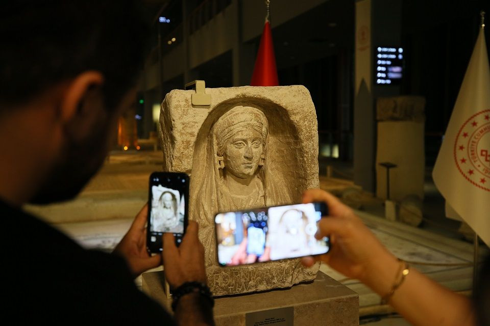 Zeugma kökenli mezar steli Türkiye'ye iade edildi - Sayfa 2