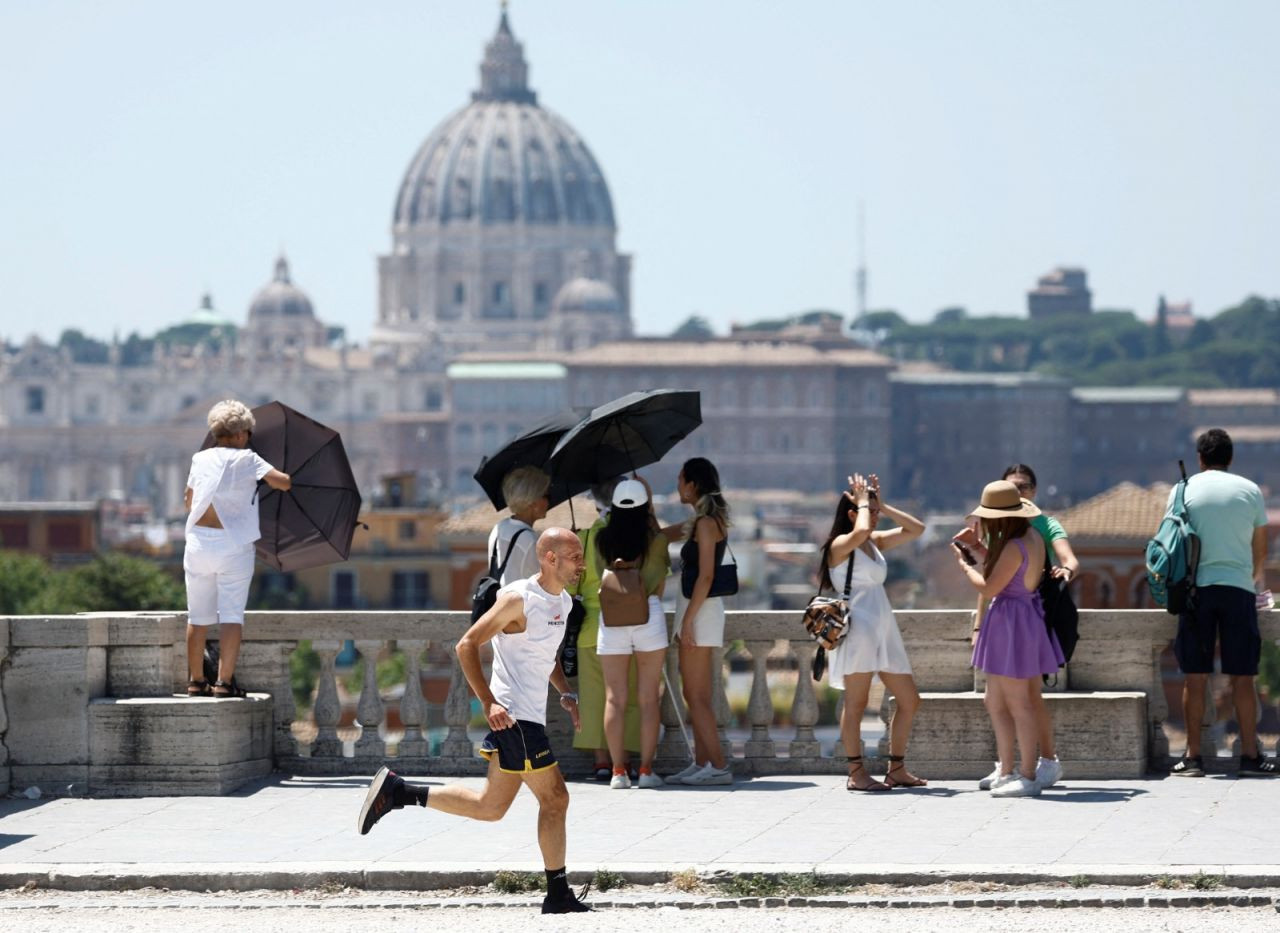 İtalya'da aşırı sıcaklar: 16 şehirde 'kırmızı alarm' verildi - Sayfa 1