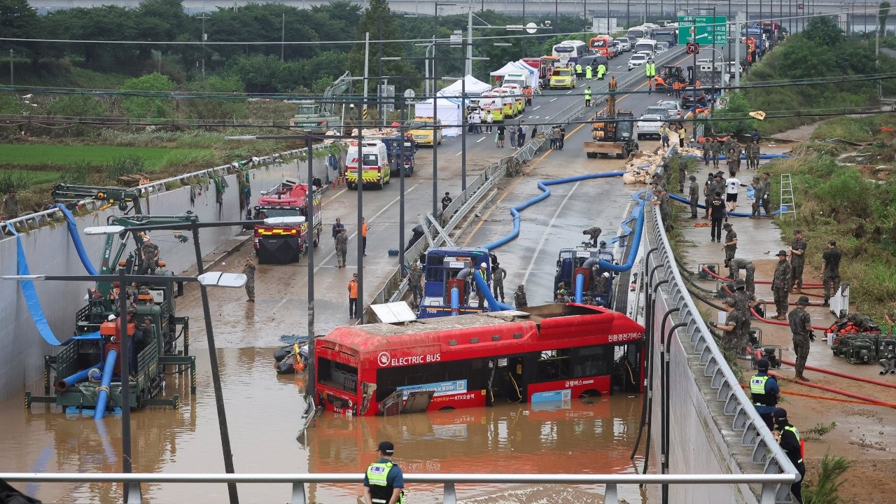 700 metrelik tünel sular altında kaldı: Güney Kore'de 35 kişi öldü