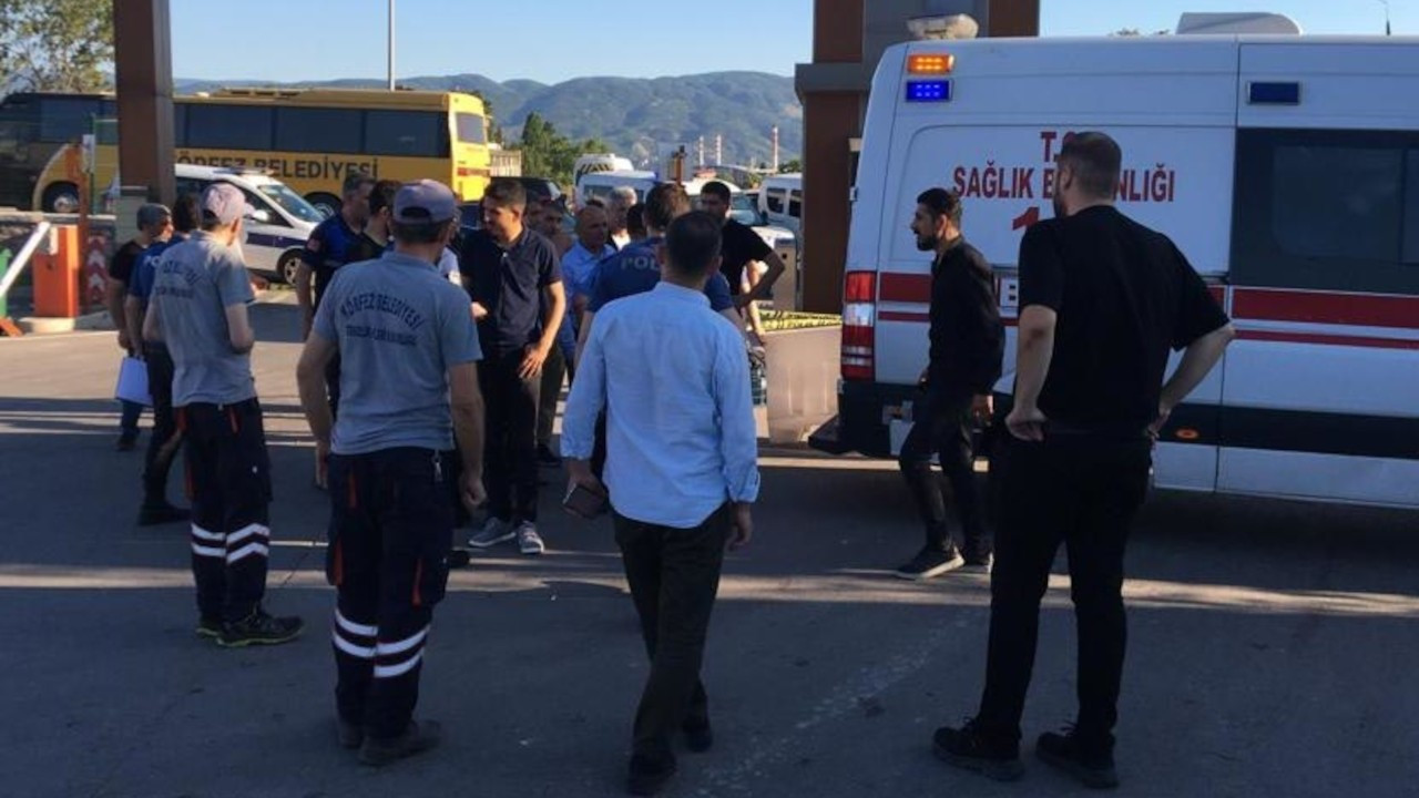 Körfez Belediyesi'nde kavga eden iki çalışan aynı silahla birbirlerini vurdu: 2 ölü