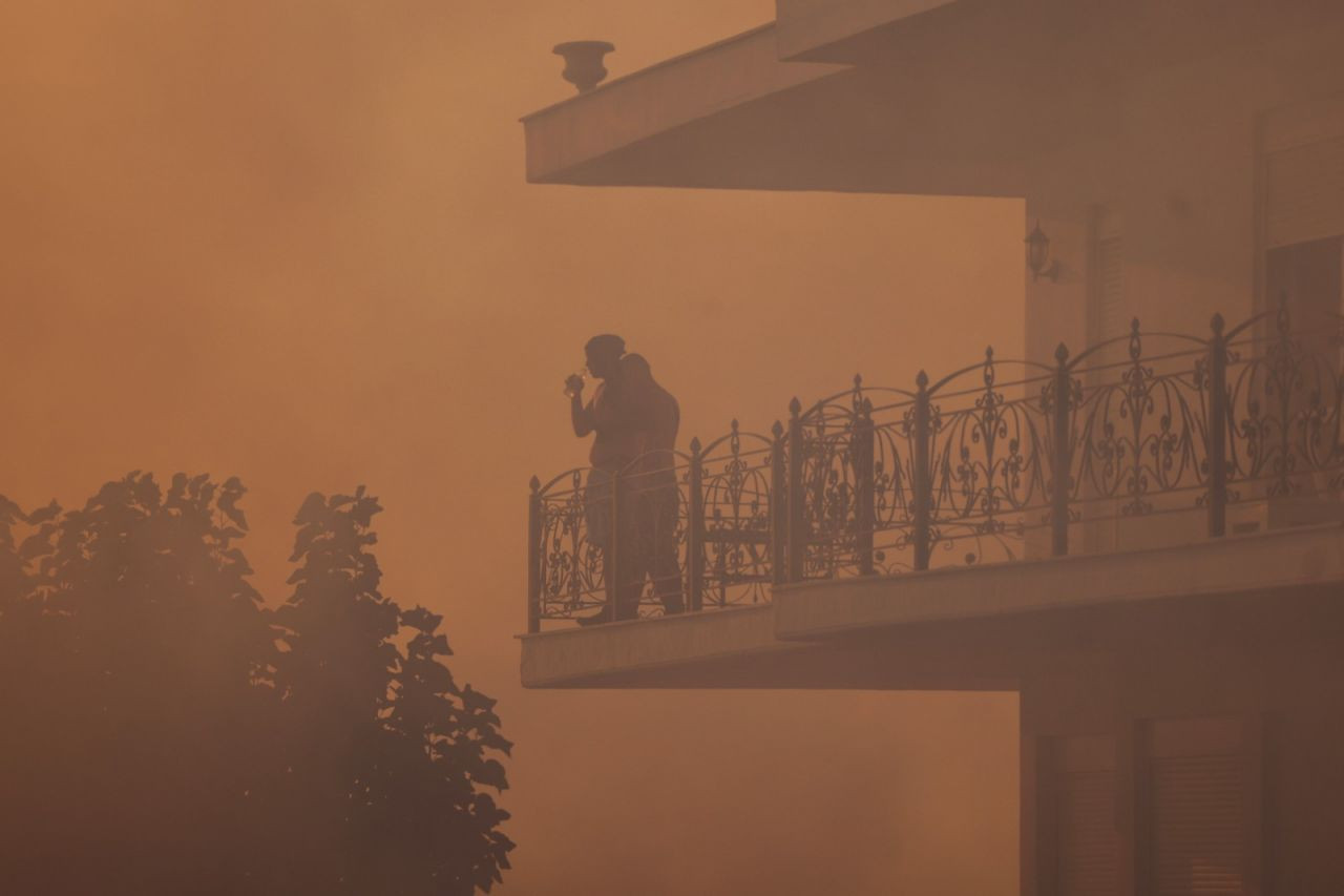 Yunanistan'da orman yangınları: Söndürme çalışmaları devam ediyor - Sayfa 2