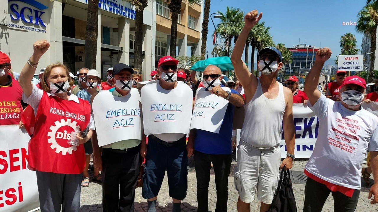 Emekliler yüzde 25 zammı protesto etti: 'Yaşam hakkı tanınmıyor'