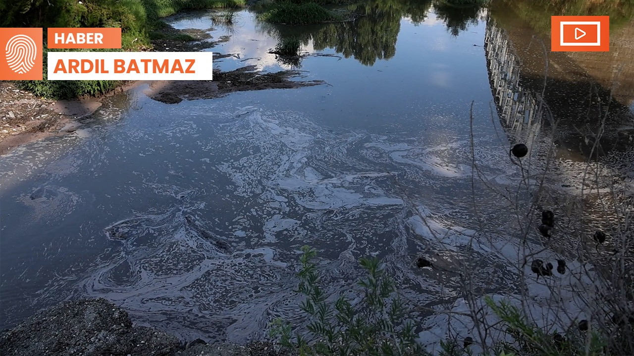 Dicle siyah akıyor: Nehre kimyasal karıştı