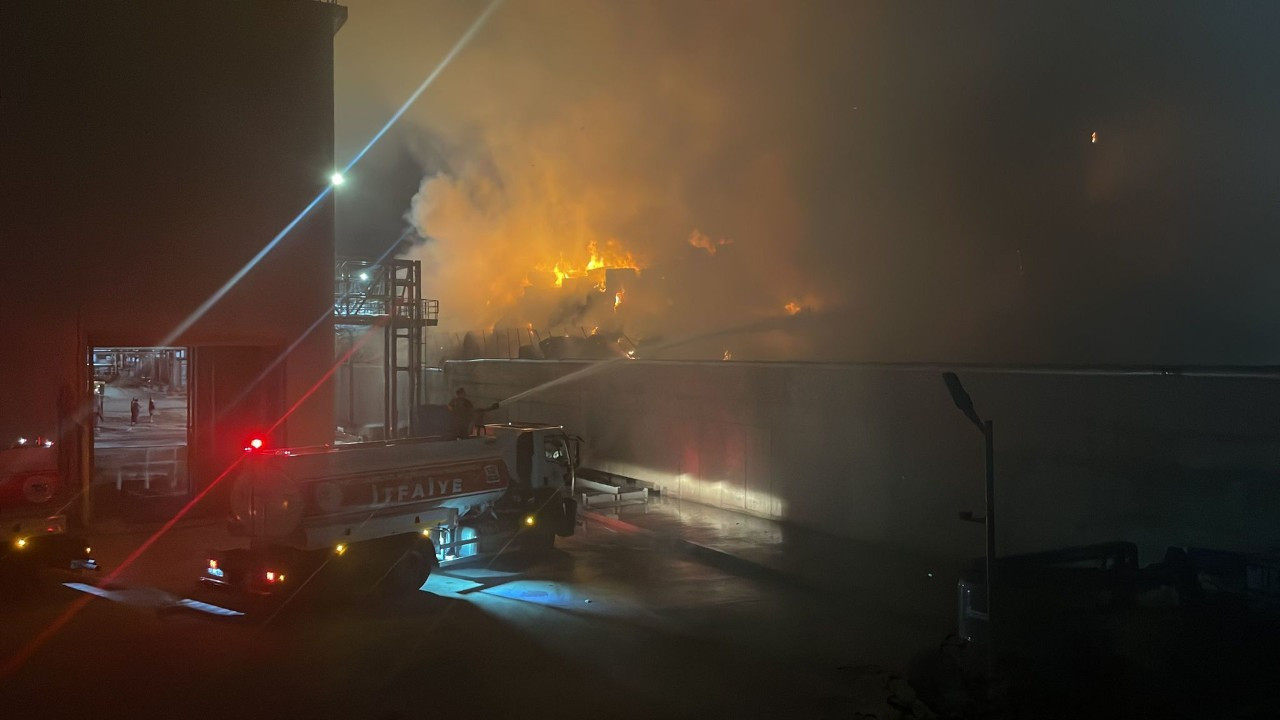 Tekirdağ'da dün gece başlayan fabrika yangını 16 saat sonra söndürüldü