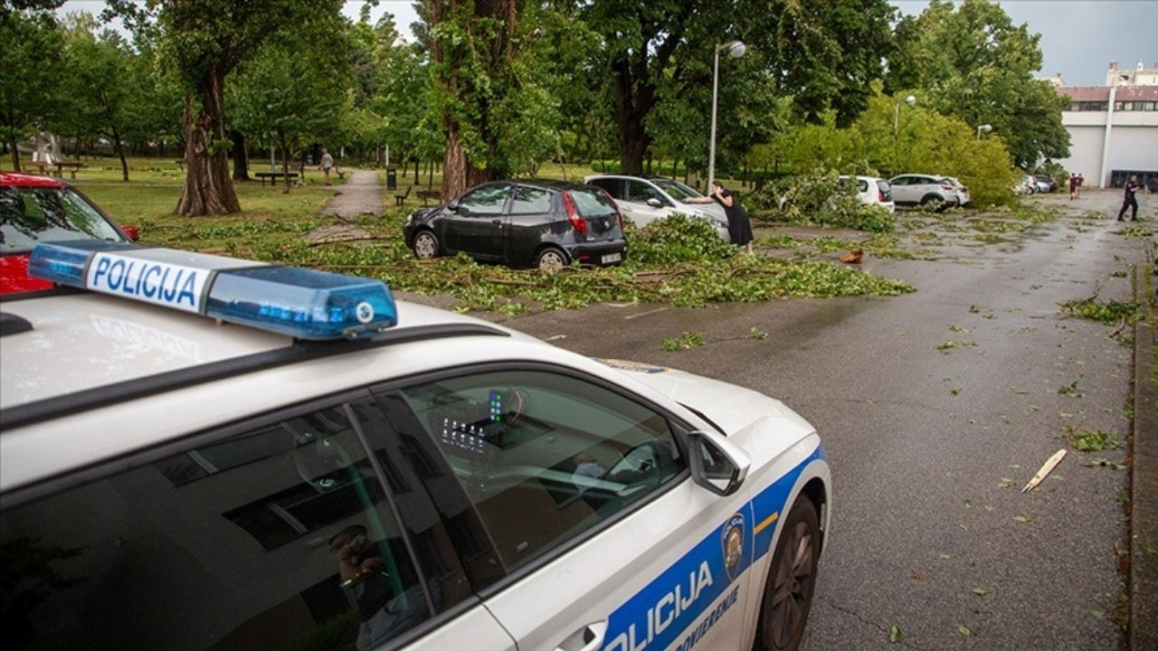 Sırbistan'da şiddetli yağış ve fırtına: 3 kişi hayatını kaybetti