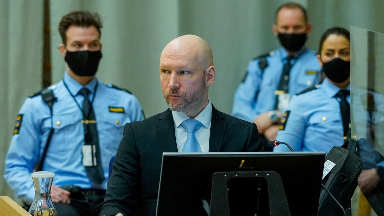 77 kişiyi öldürmüştü: Neo-faşist Breivik'in manifestosu satışa sunuldu