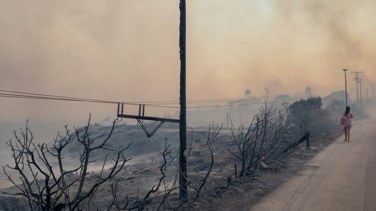 'Aktif yangınların en tehlikelisi': Rodos'ta 19 bin kişi tahliye edildi