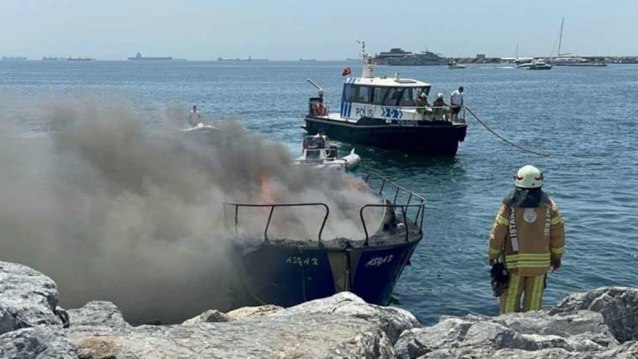 Pendik'te tekne yandı 