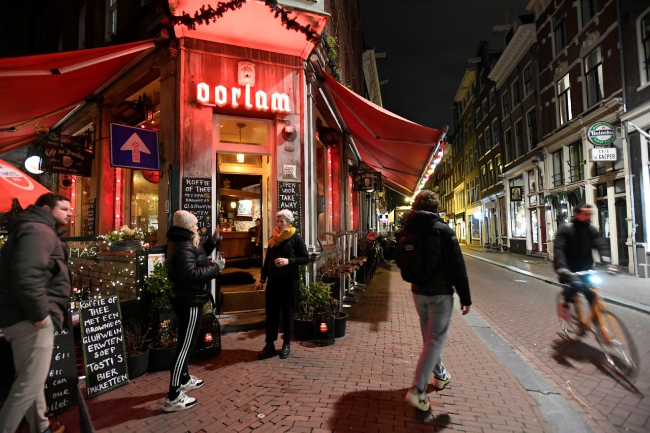 Parti, uyuşturucu ve seks turizmi: Amsterdam'ın imaj savaşı - Sayfa 2
