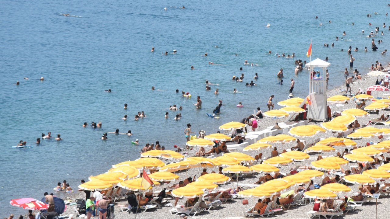Sıcaklığın 50 dereceye ulaştığı Antalya için bir iyi bir kötü haber: Sıcaklık düşecek, nem artacak