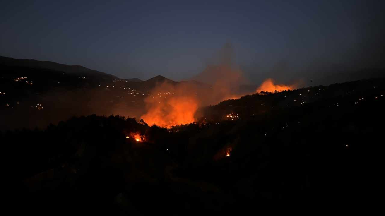 Maraş'ta orman yangını: Alevler mahalleye yaklaşıyor