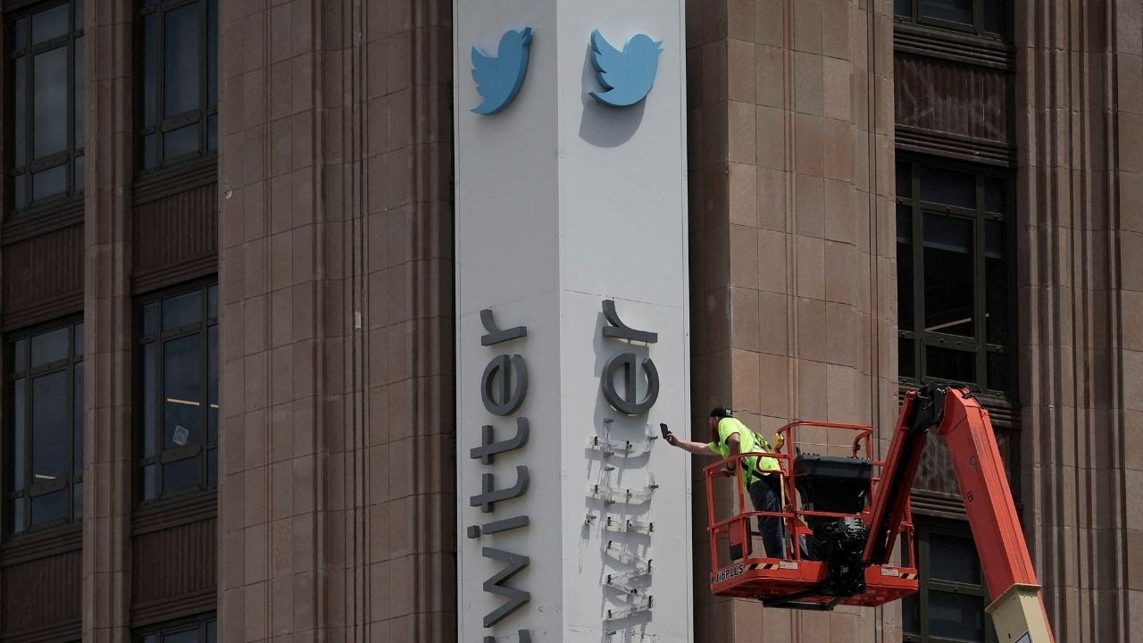 Twitter'dan 'X'e geçişe polis engeli