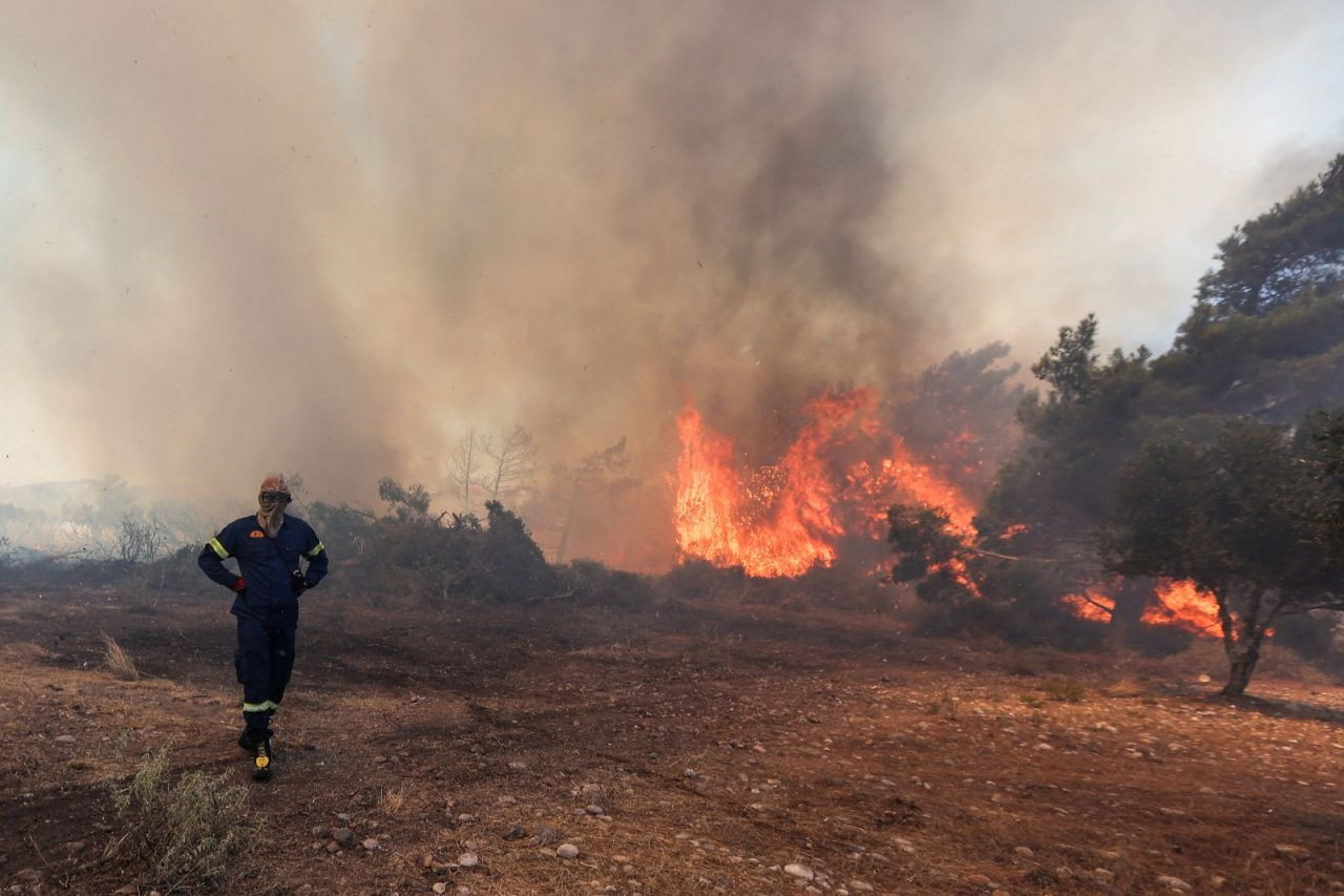 Akdeniz ülkelerinde orman yangınları: 40'tan fazla kişi öldü - Sayfa 1