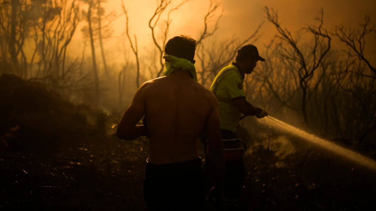 Yunanistan'da orman yangını askeri üsse ulaştı: Patlamalar yaşanıyor