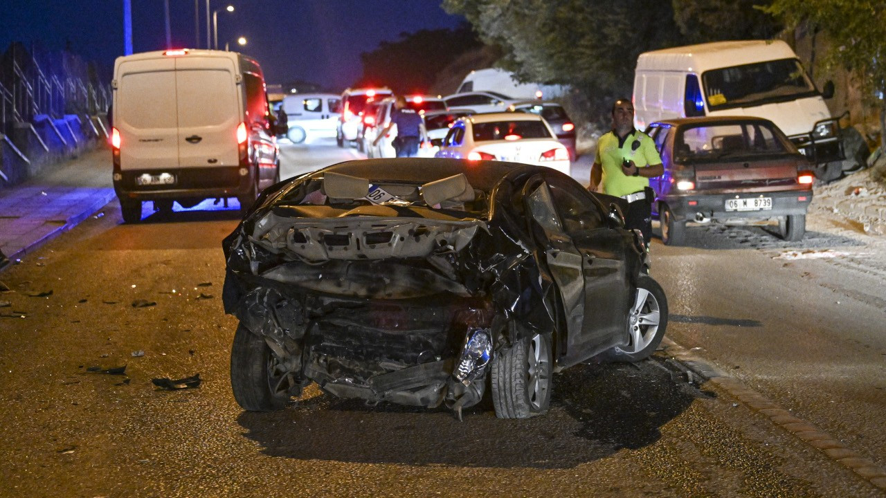 Ankara'da 10 araç zincirleme kaza yaptı: 3 yaralı