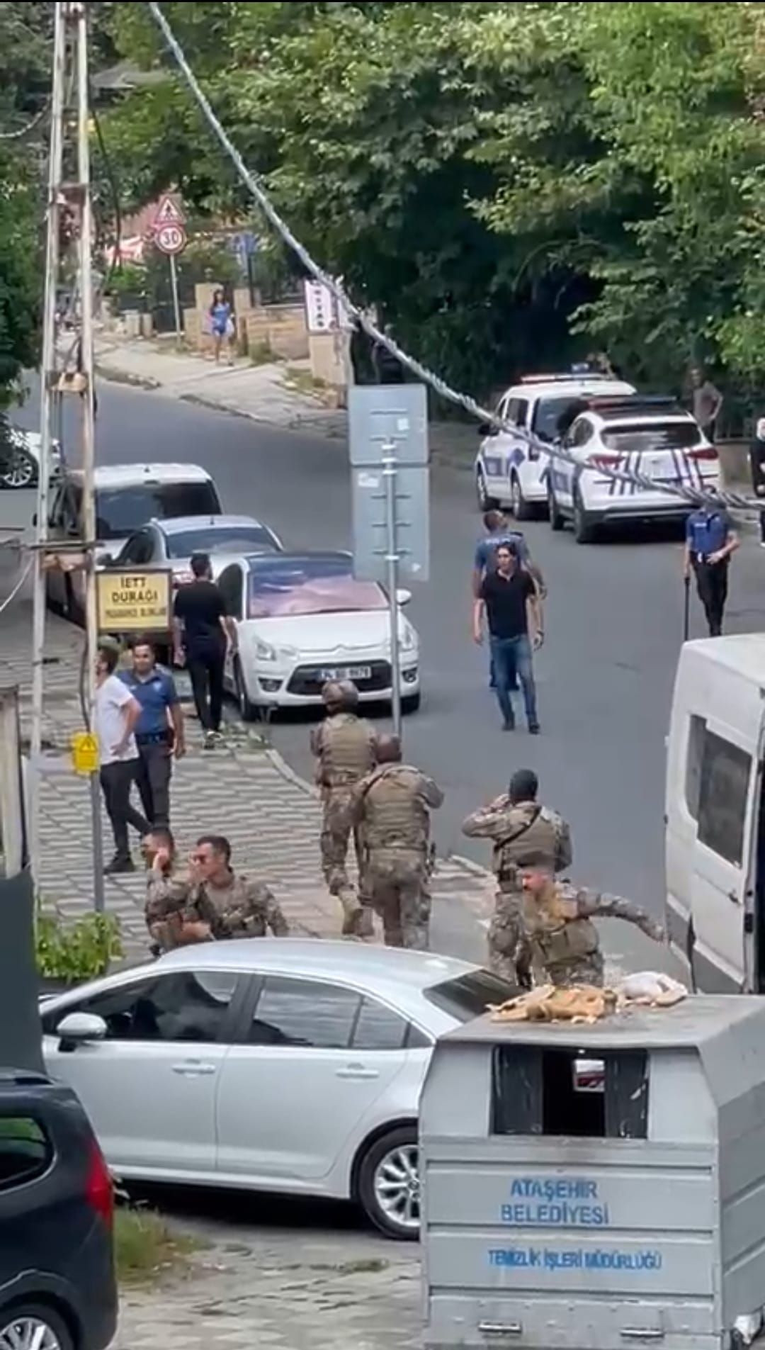 Ataşehir'de bıçaklı saldırgan Özel Harekat polisleri tarafından gözaltına alındı - Sayfa 3
