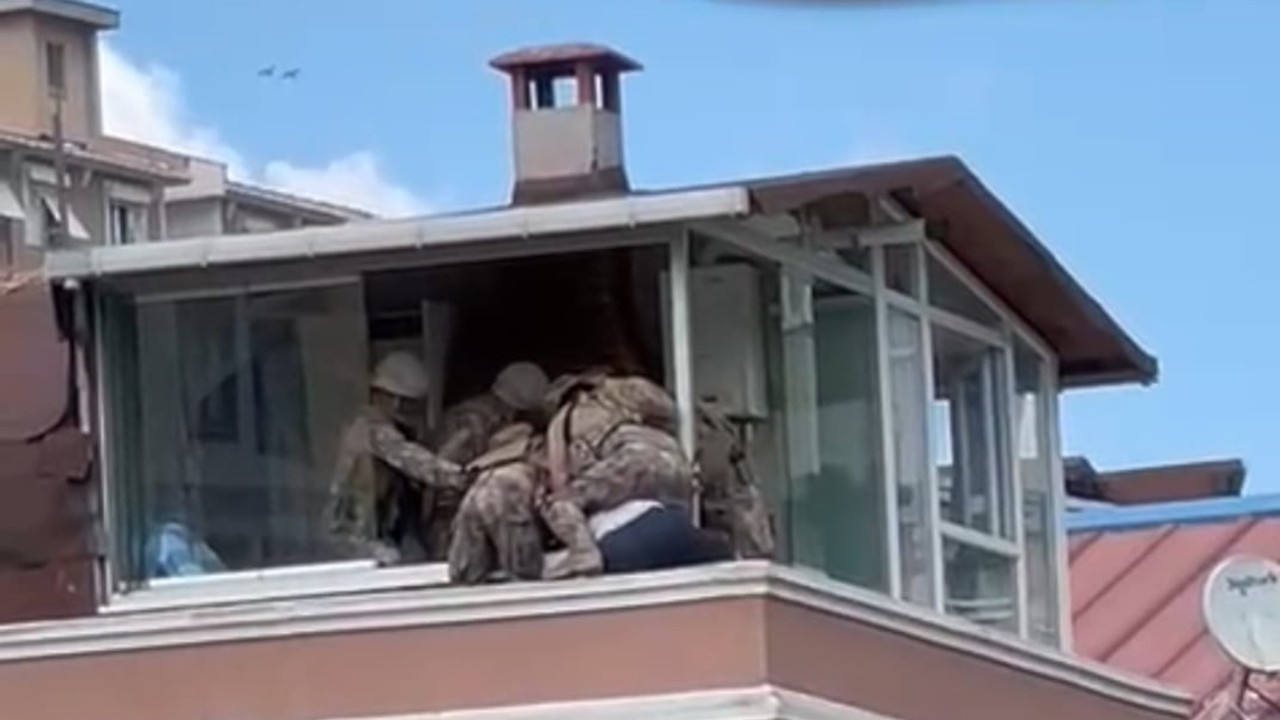 Ataşehir'de bıçaklı saldırganın evine Özel Harekatçı baskını