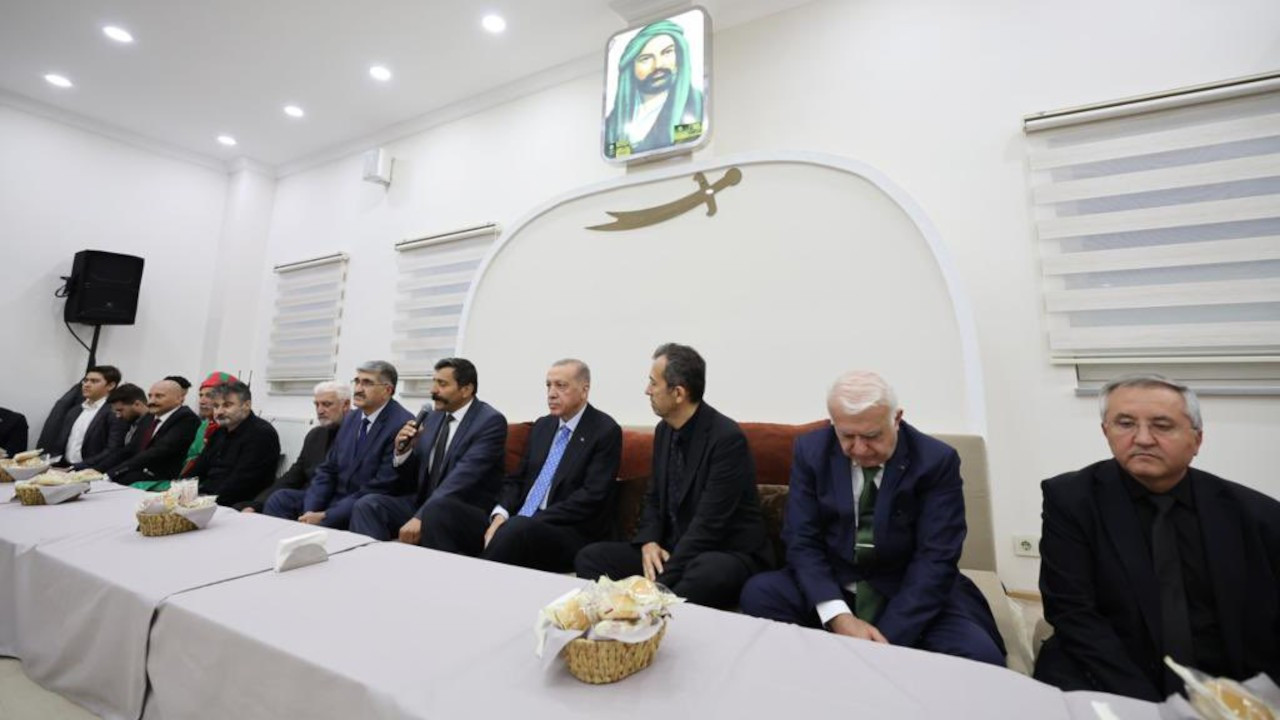 Cumhurbaşkanı Erdoğan, Ali Baba Cemevi'nde iftara katıldı