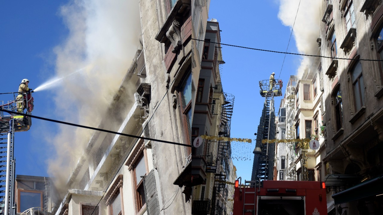 İstiklal Caddesi’nde restoranın çatısı yandı