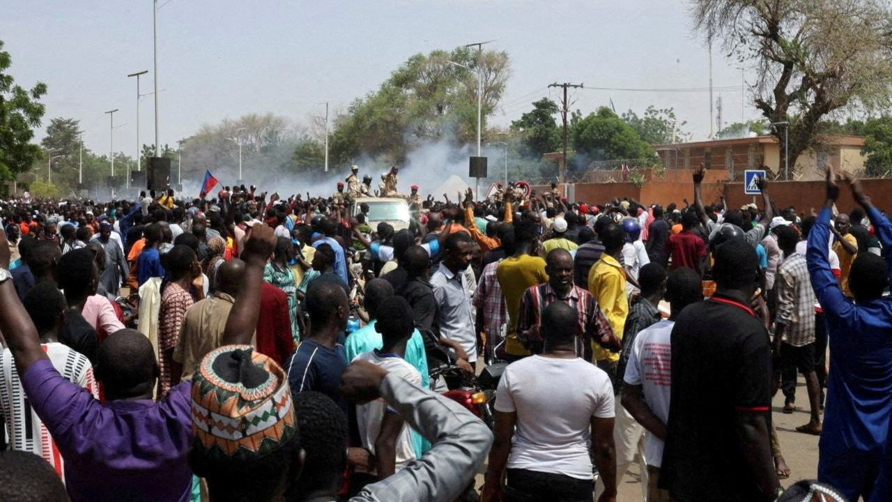 Burkina Faso ve Mali'den Nijer'deki askeri cuntaya destek