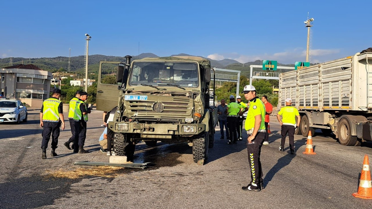 Hatay'da askeri araç kaza yaptı, 10 asker yaralandı