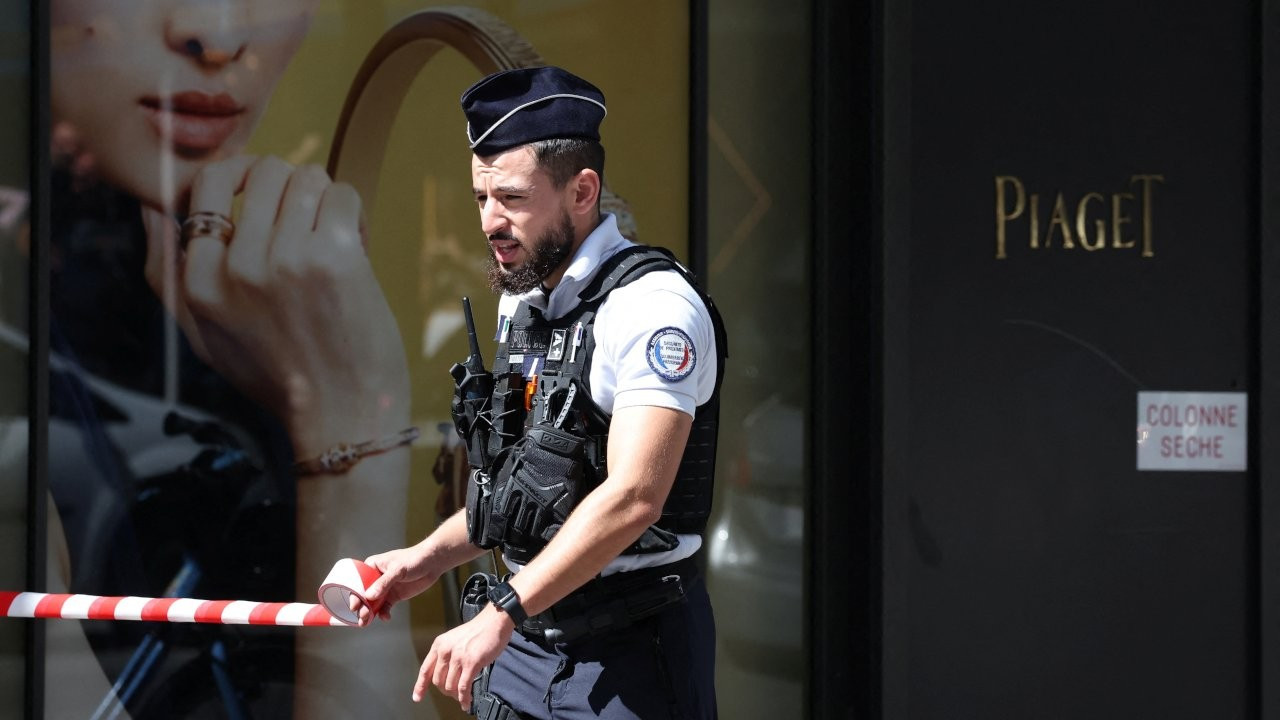 Takım elbiseli hırsızlar 10 milyon euro'luk mücevher çaldı