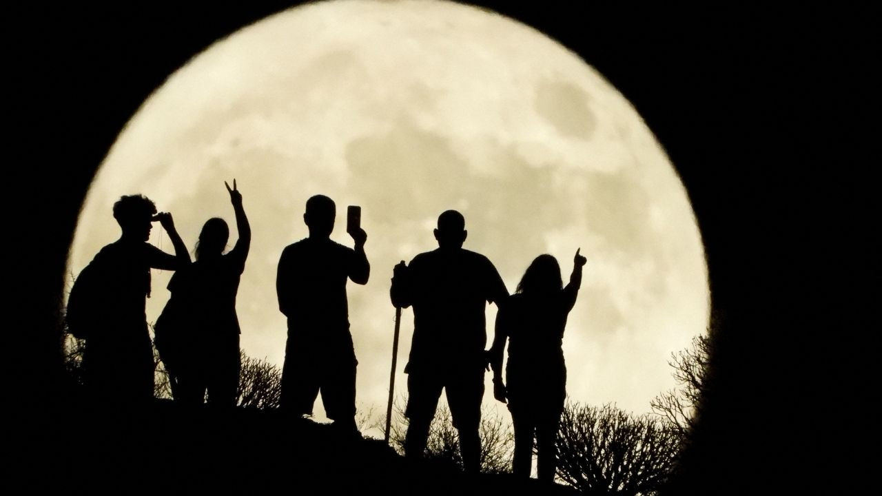 Fotoğraflarla dünyadan 'Süper Ay' manzaraları