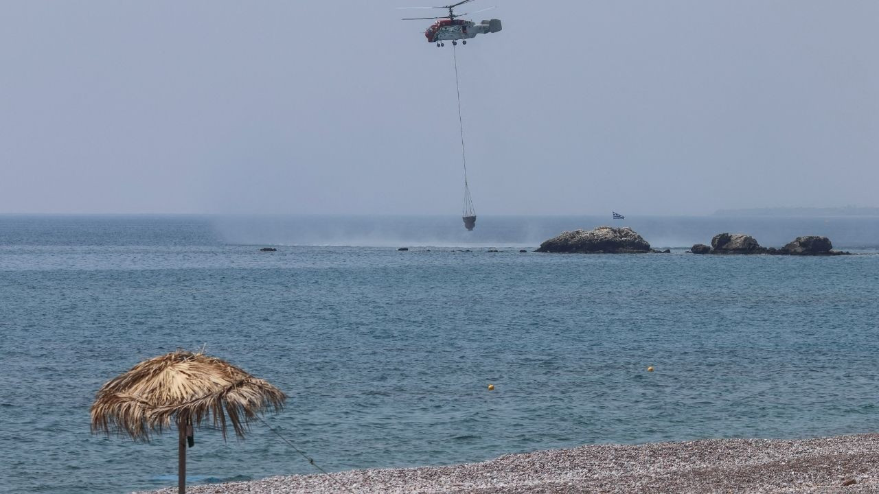 Rodos'taki yangınlardan etkilenen turistlere bir hafta ücretsiz tatil