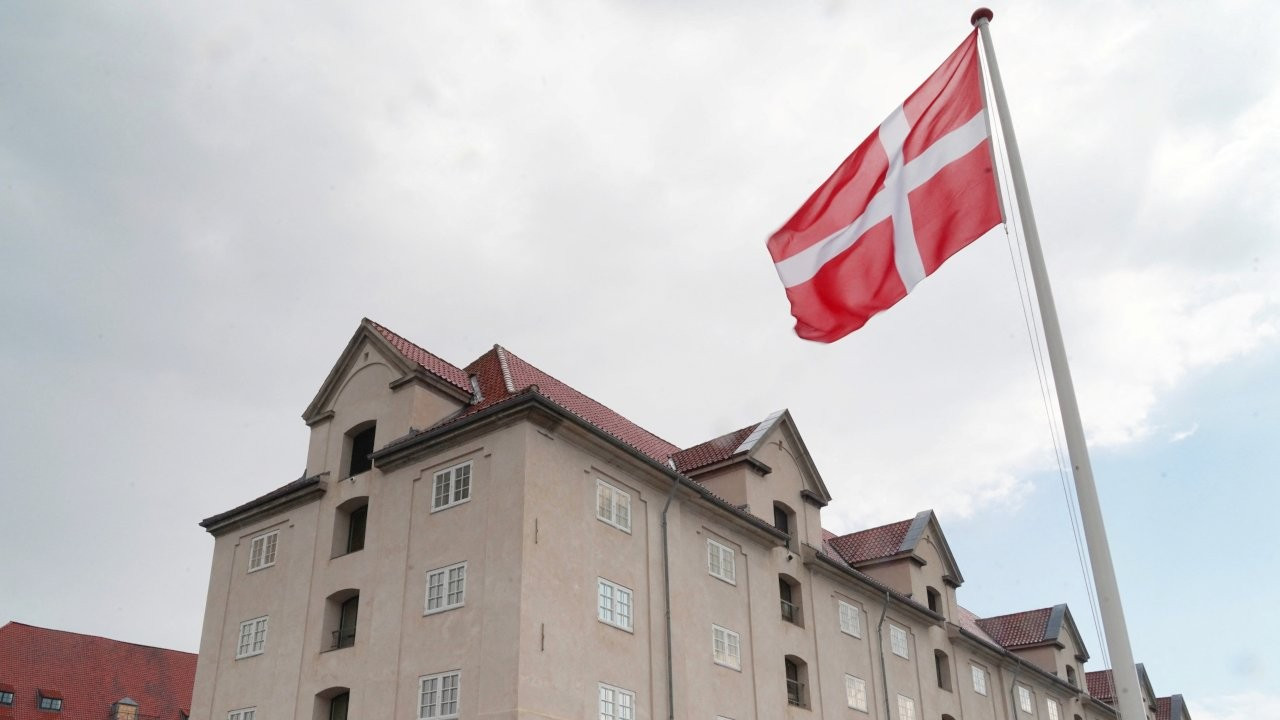 Danimarka’da Türkiye Büyükelçiliği önünde Kuran yakıldı
