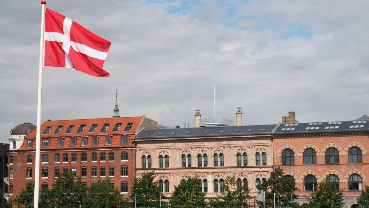 Danimarka'da kutsal kitapların yakılmasını yasaklanıyor