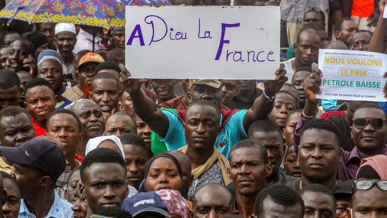 Nijer Fransa ile askeri işbirliğini sona erdirdi