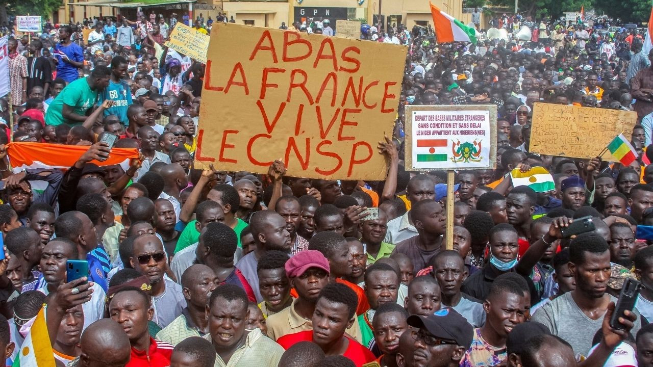 Fransa: Nijer'deki darbecilerin yarına kadar zamanı var