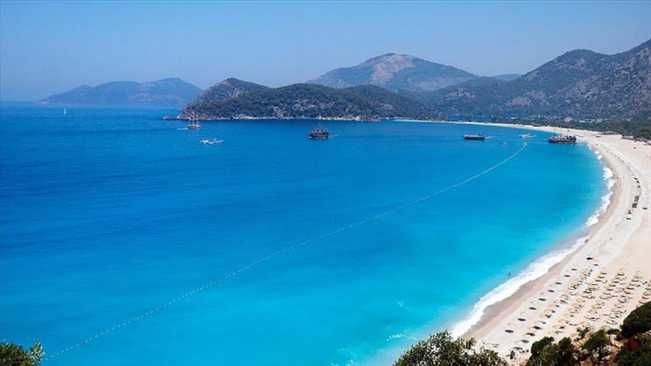 FT, Türkiye'de tatili yazdı: Turist sayısı artıyor, harcama azalıyor
