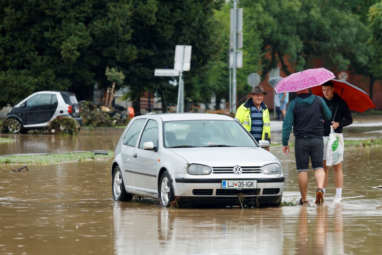 Slovenya'da şiddetli yağış ve sel: 3 ölü - Sayfa 3