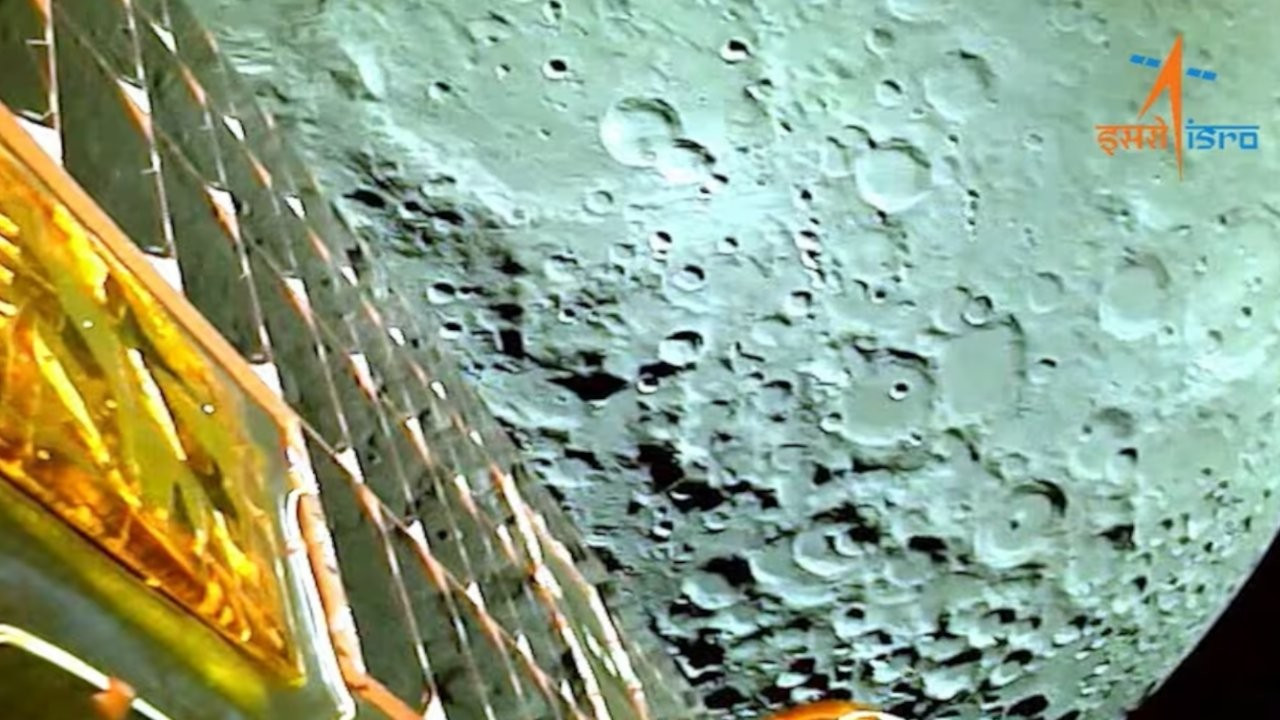 Uzay aracı yörüngeye yerleşti: Ay yüzeyinden yeni görüntüler geldi