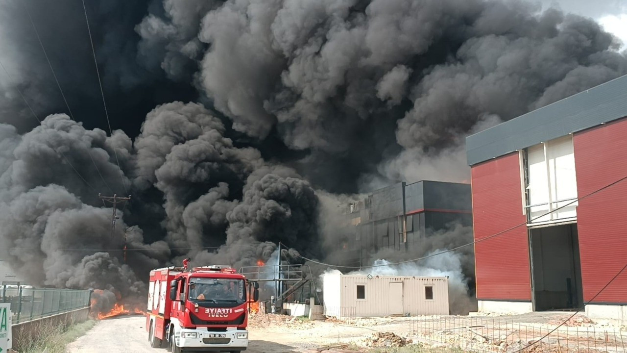Tekirdağ'da kimya fabrikasındaki yangın 'kısmen' kontrol altına alındı